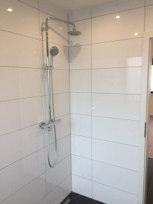 Badezimmer Sanierte 1 Zimmer Wohnung inkl. Einbauk�che