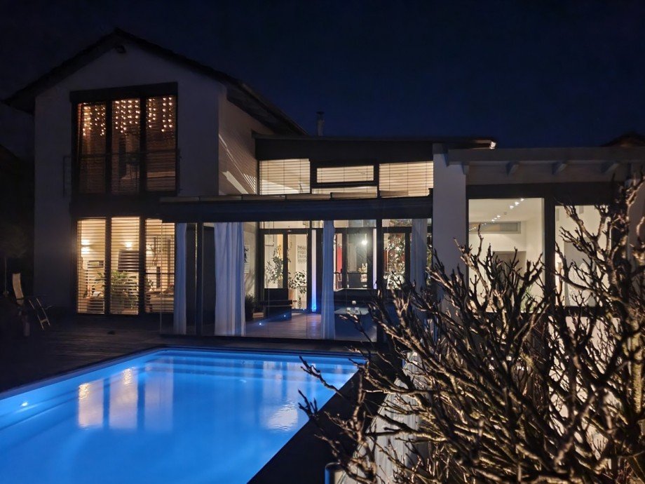 Hausansicht mit Pool Einfamilienhaus Alzenau