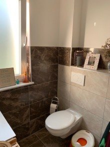 Badezimmer Neuwertige 3 Zimmer Erdgeschosswohnung in zentraler Lage