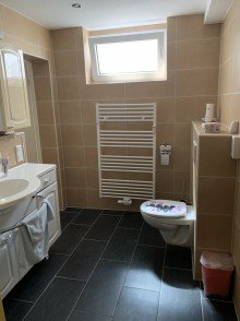 Badezimmer Charismatischer Bungalow im Zentrum von Offenbach-Bieber