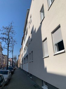 Hausansicht 2 Neuwertige 3 Zimmer Erdgeschosswohnung in zentraler Lage