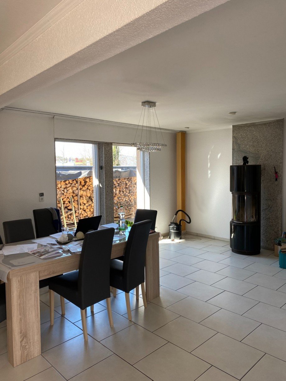 Essbereich mit Kamin Bungalow Rodgau