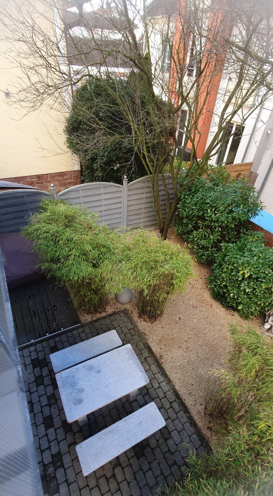 Aussicht vom Balkon in den Garten Einfamilienhaus Stockstadt am Main