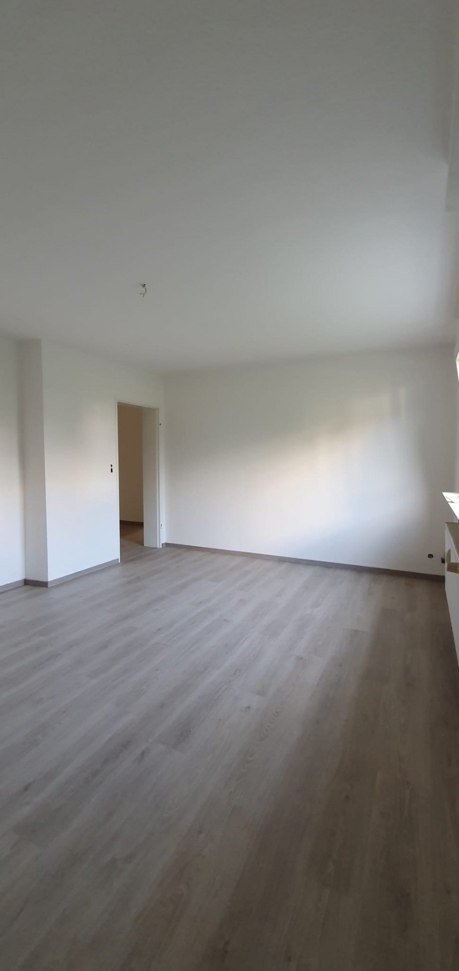Wohn/-Esszimmer Souterrainwohnung Rodgau