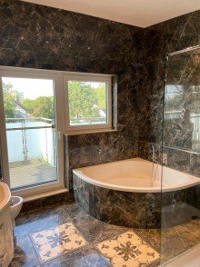 Badezimmer Gehobene 3 Zimmer Wohnung in begehrter Wohnlage