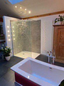 offene Badewanne / begehbare Dusche Leben wie in einer modernen Stadtvilla