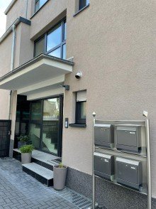 Hauseingang Gehobene 3 Zimmer Wohnung in begehrter Wohnlage