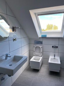 Badezimmer Helle gro�z�gige Dachgeschosswohnung