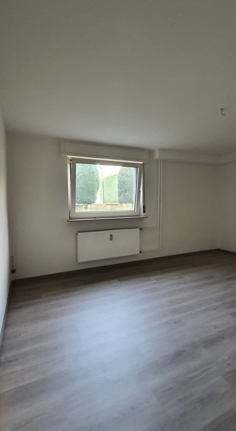 Wohn/-Esszimmer Rodgau Souterrainwohnung Renovierte Souterrain Wohnung direkt am Feldrand