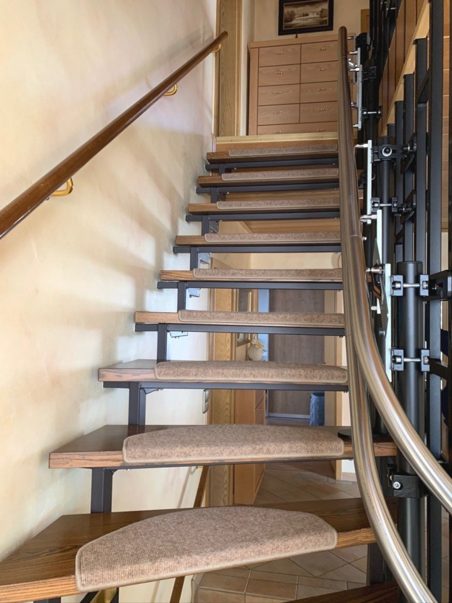 Treppe zum 1.OG Einfamilienhaus Rodgau
