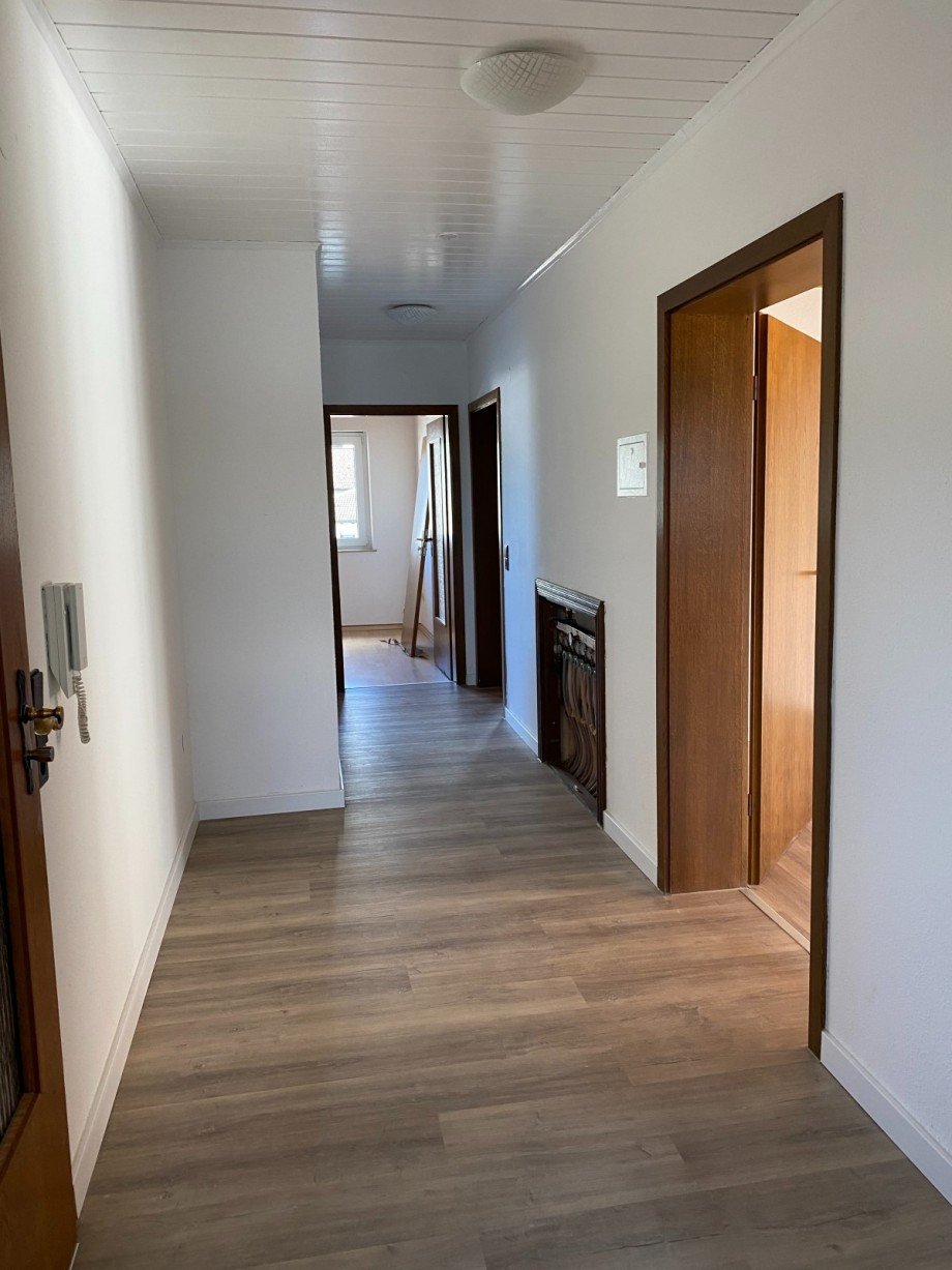Flur Dachgeschosswohnung Sch�neck