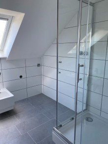 Badezimmer Helle gro�z�gige Dachgeschosswohnung