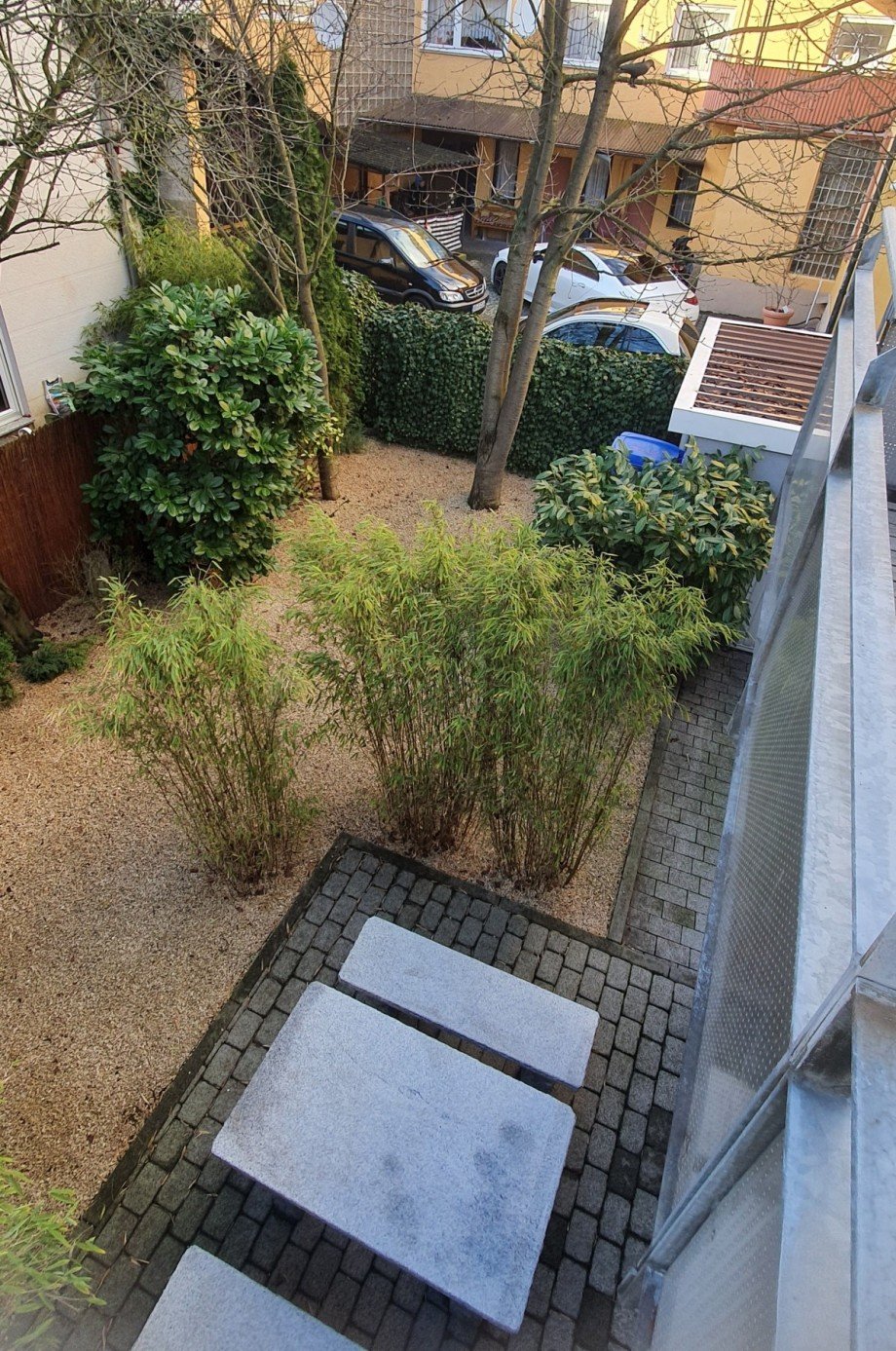 Aussicht vom Balkon in den Garten Einfamilienhaus Stockstadt am Main
