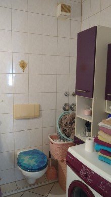 Badezimmer Charmante 2- Zimmer-Wohnung in Gro�-Zimmern