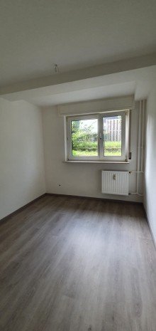 Ankleide/-Arbeitszimmer Renovierte Souterrain Wohnung direkt am Feldrand