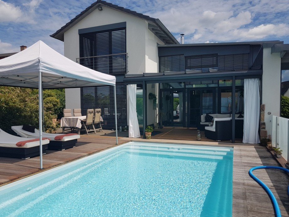 Au�enanlage mit Pool und Sommerterrasse Einfamilienhaus Alzenau