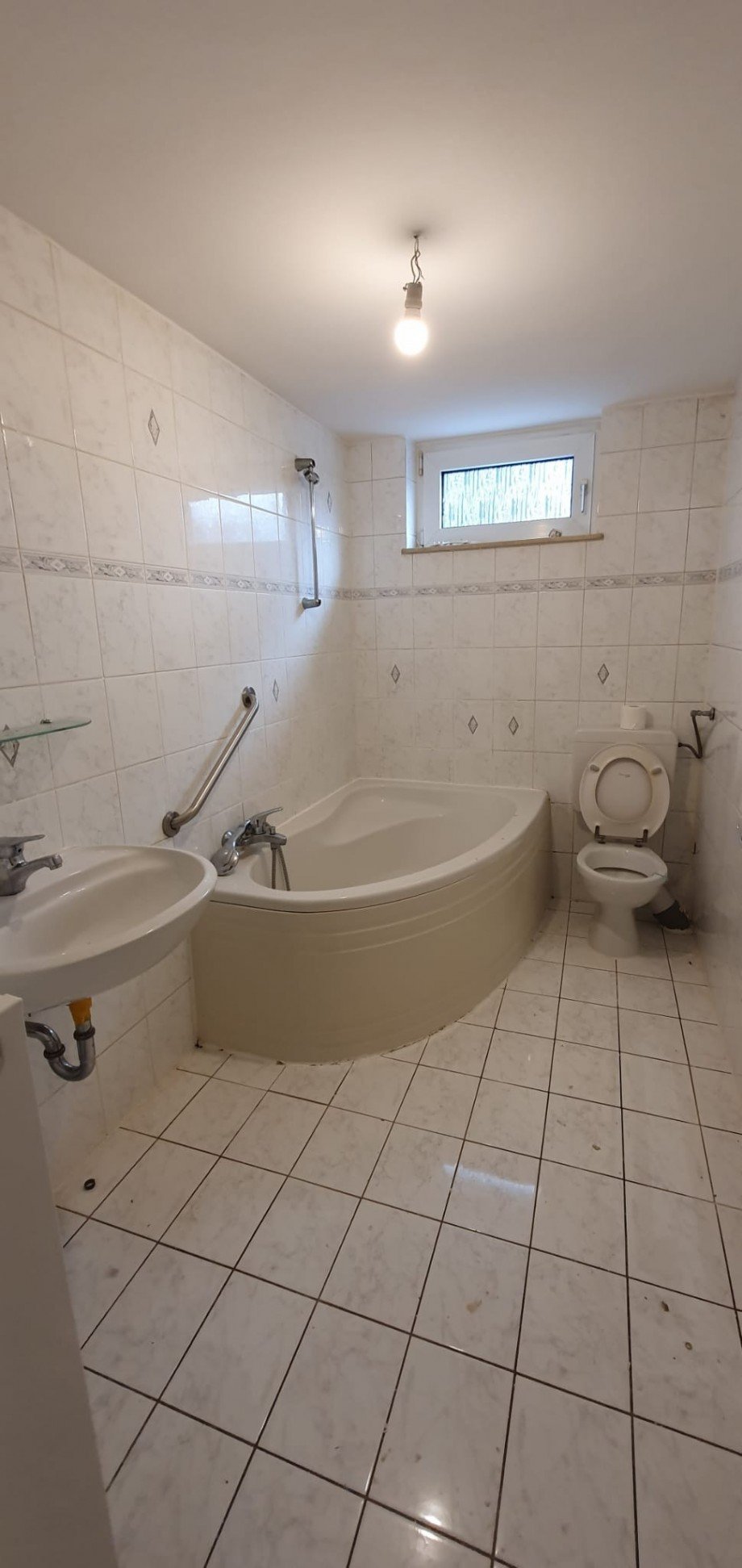 Badezimmer Souterrainwohnung Rodgau